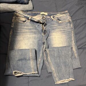 Slim Straight Women’s Jeans in Light Blue Wash